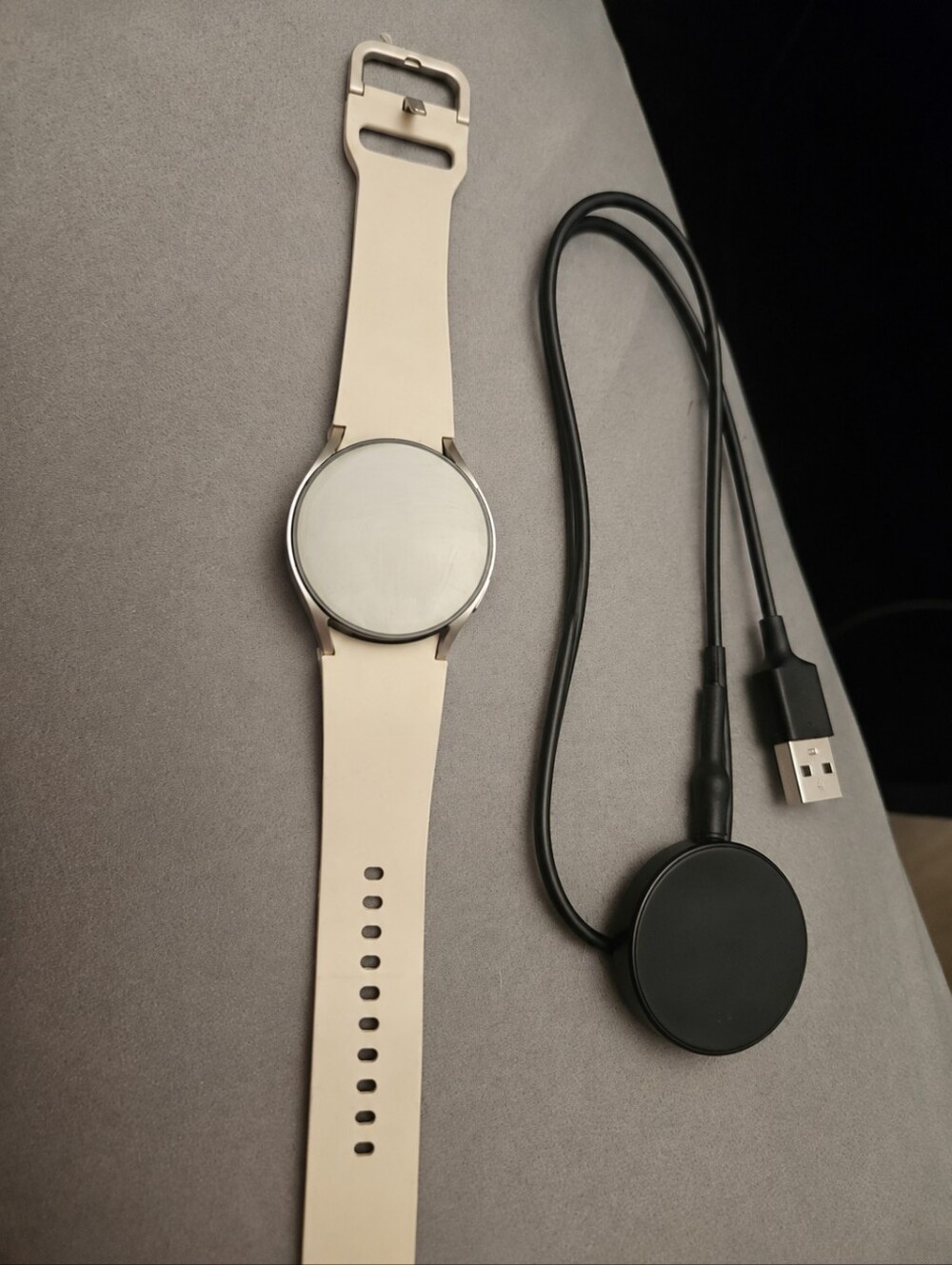 Samsung Galaxy 6 Watch 40mm And Charger
